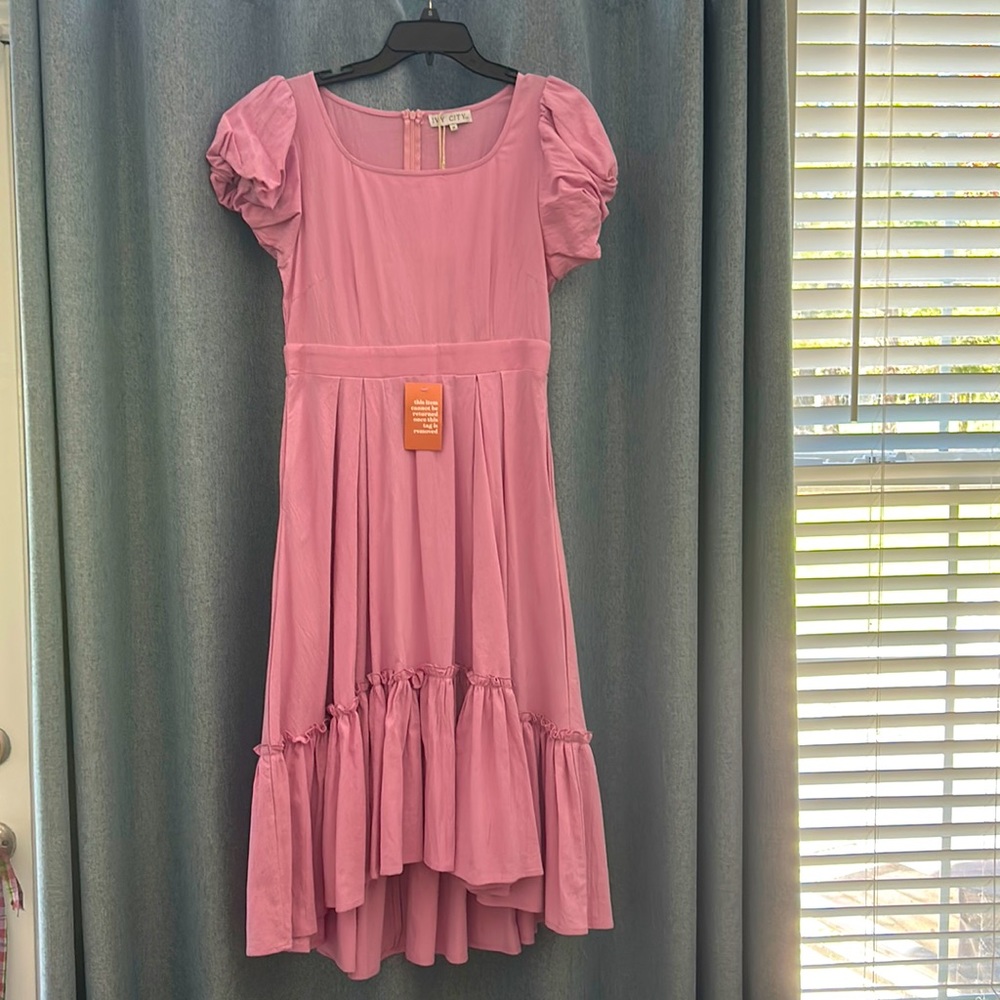Casual, midi dress in the perfect shade of plum